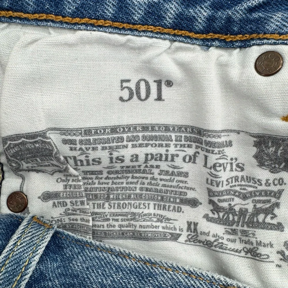 Levi's 501 Premium Denim Shorts Womens Size 25 Distressed High Rise Button Fly‎